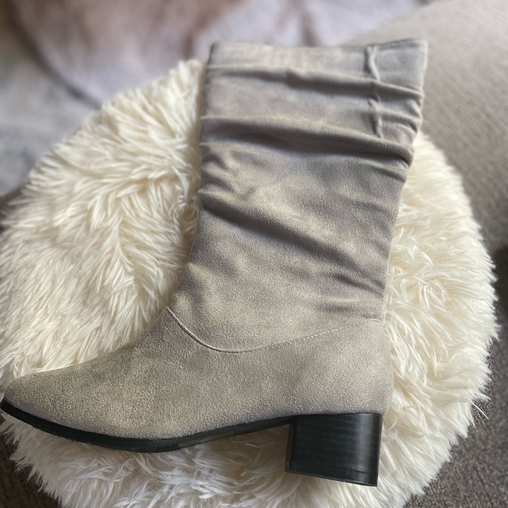 Classique | Gray Boot | Size: Women’s 6.5